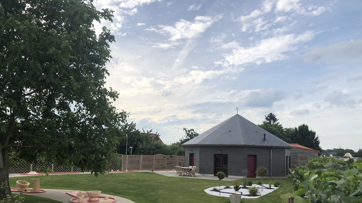 Omiecourt Ski Chalet | The Thalys chalet with its mini golf