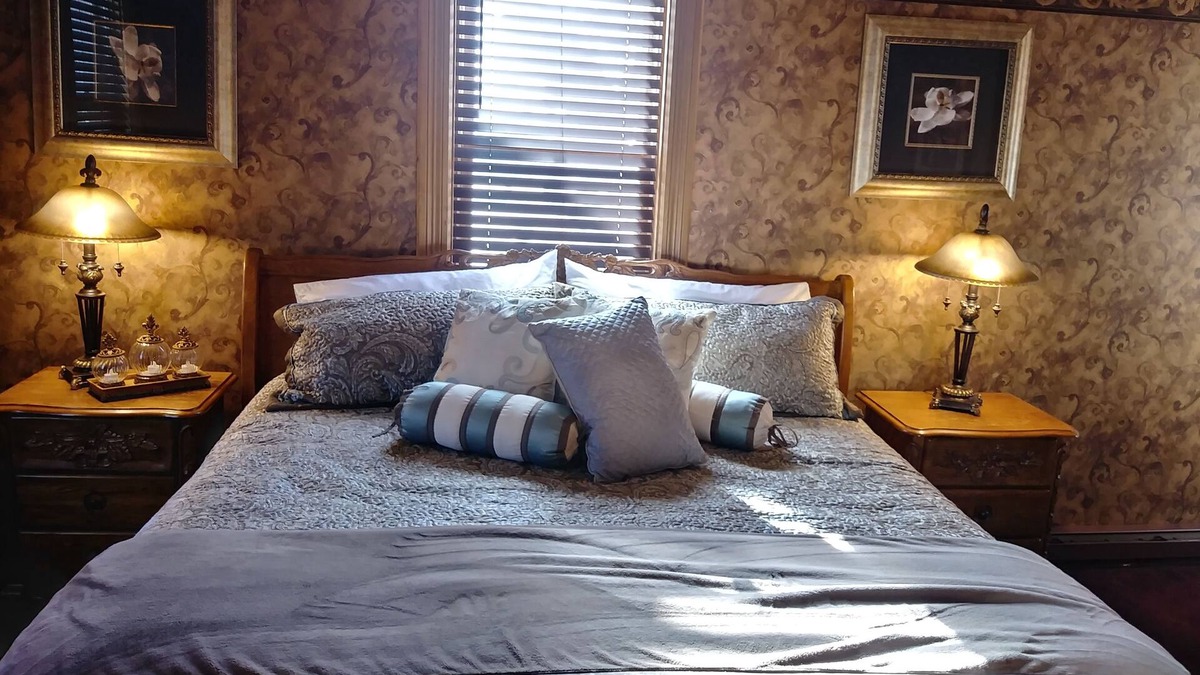 Annandale Hotel | The Thayer