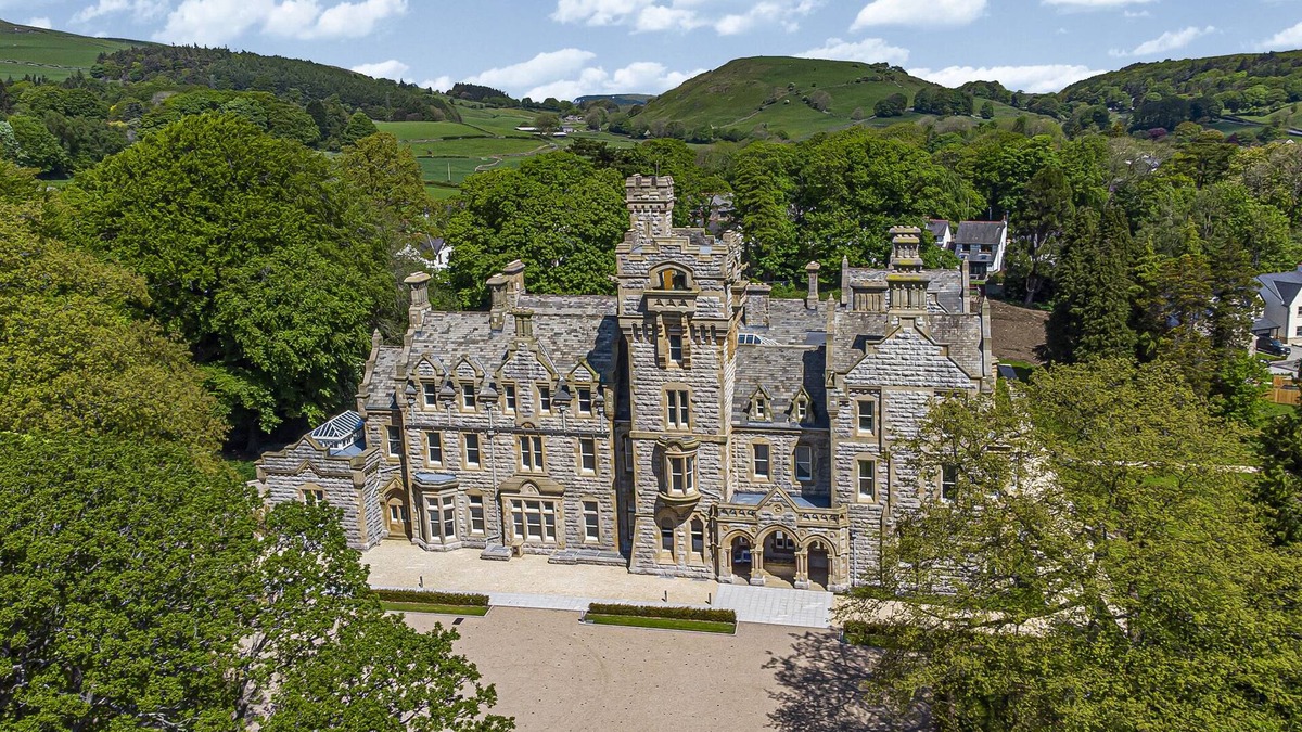 Newland Near Ulverston Cottage | THE THEOBOLD SUITE STONE CROSS MANSION, family friendly in Ulverston