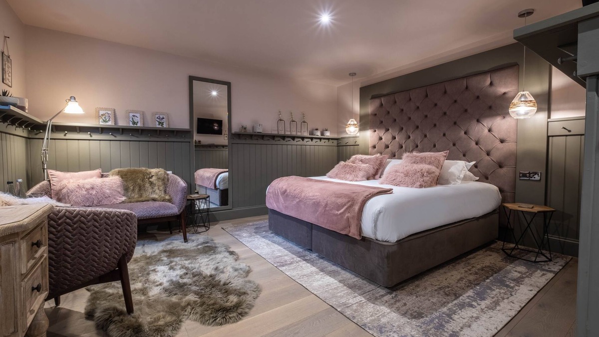 Woodditton Hotel | The Three Blackbirds
