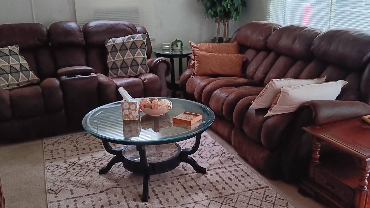 South Kansas City House | The Three C's.Calm, Classy & Comfortable