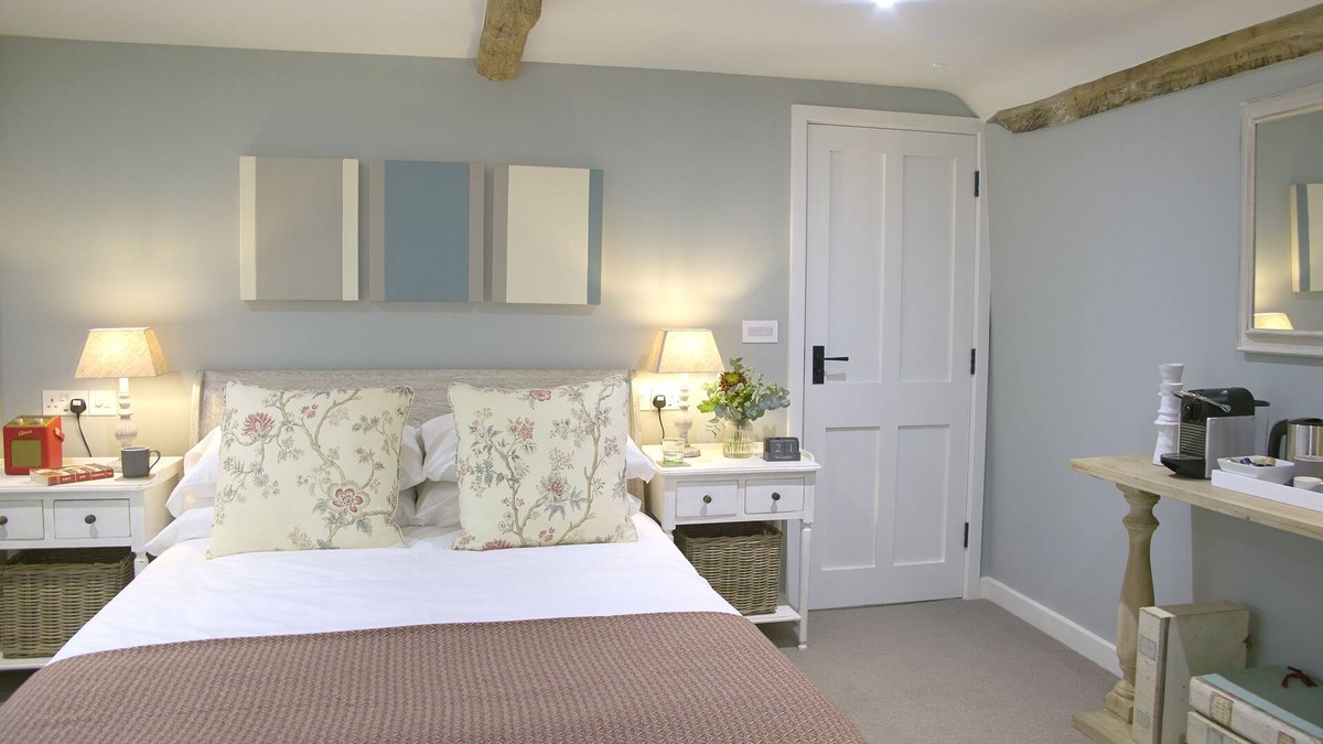 Bartlow House | The Three Hills