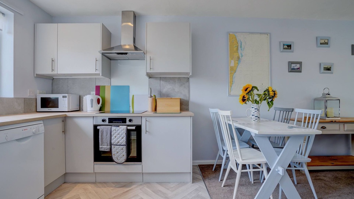 Winterton-on-Sea Ski Chalet | The Tiddler | Winterton Cottages