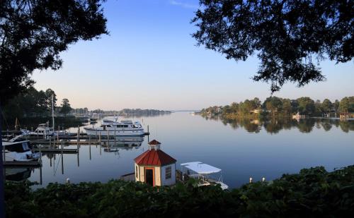 Irvington Resort | The Tides Inn