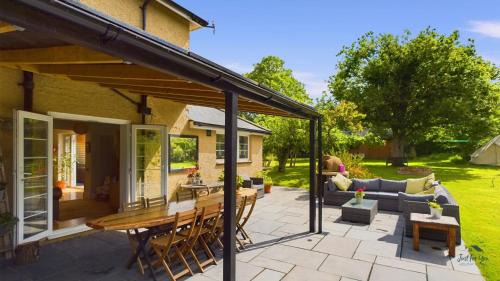 Nettlestone House | The Timbers