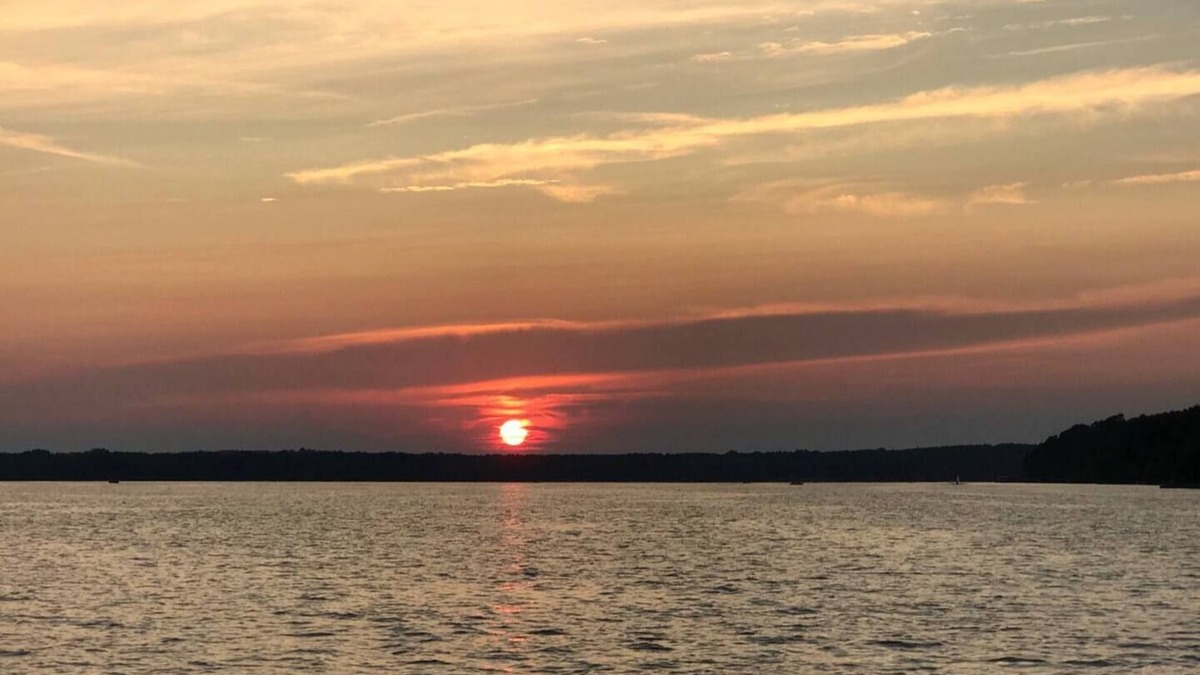 Camden House | The Tiny: 2-BR, Lake Wateree Sunsets + Shared Boat Ramp & Dock!