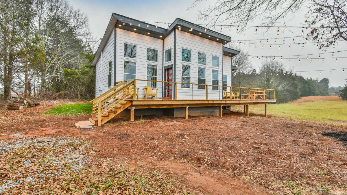 Reed Creek House | The Tiny Pickleball Mansion at Lake Hartwell