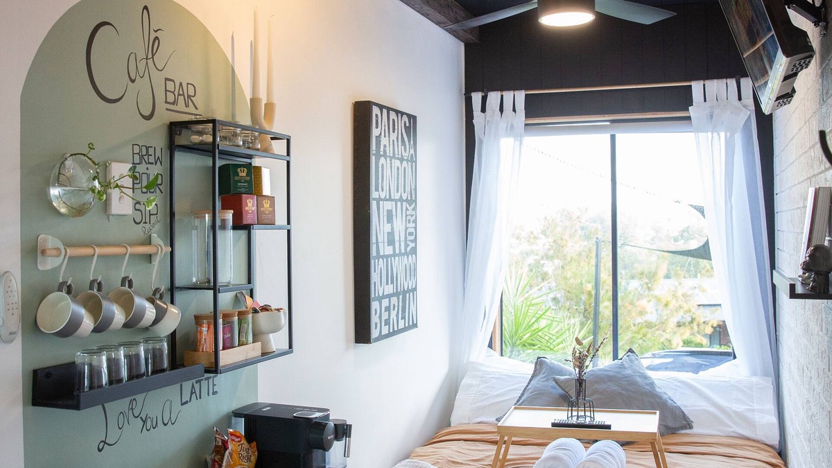 Balmoral Apartment | The Tiny Room on the lake