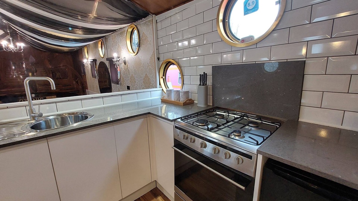 Liverpool Boat Rental | The Titanic boat Liverpool