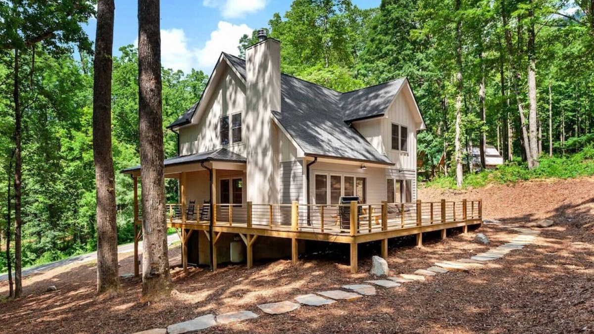 Frank House | "The Toasted Marshmallow"—2 Kings—Fire Pit—Hiking!