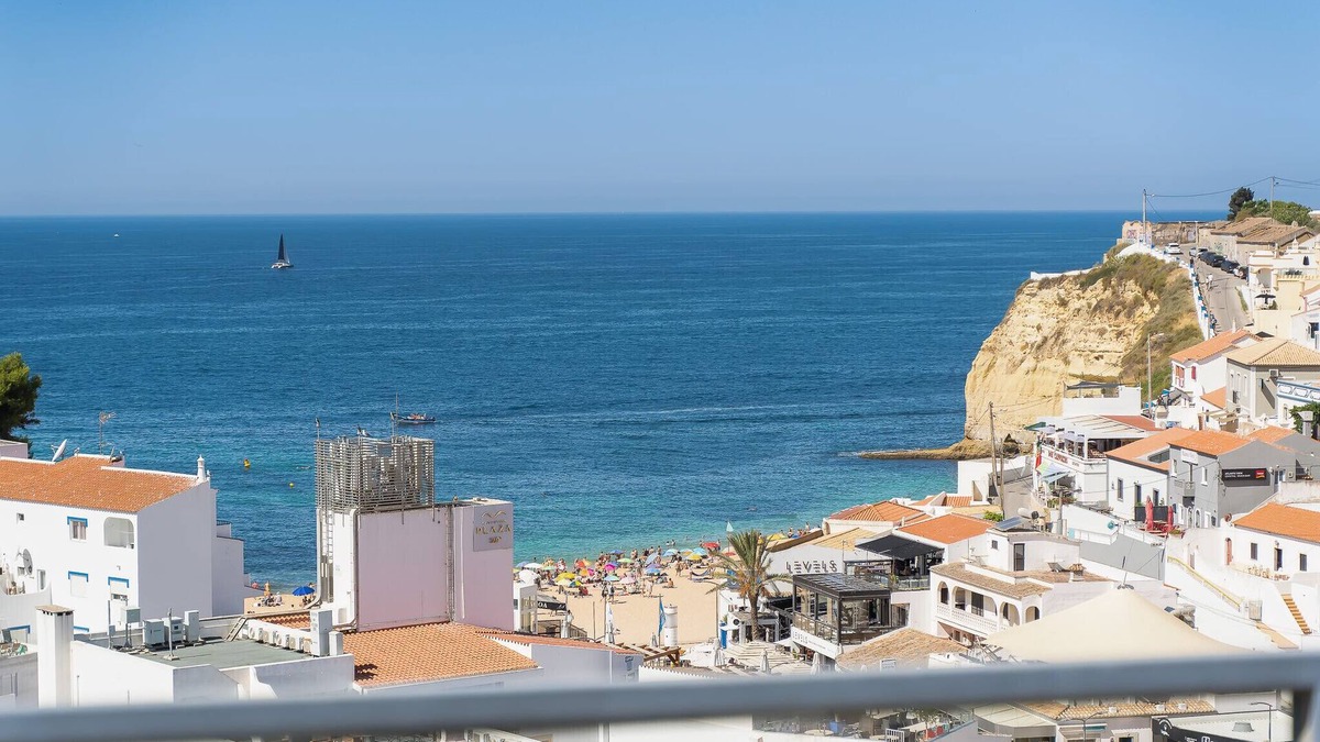 Carvoeiro Ski Chalet | The Townhouse - amazing ocean view!
