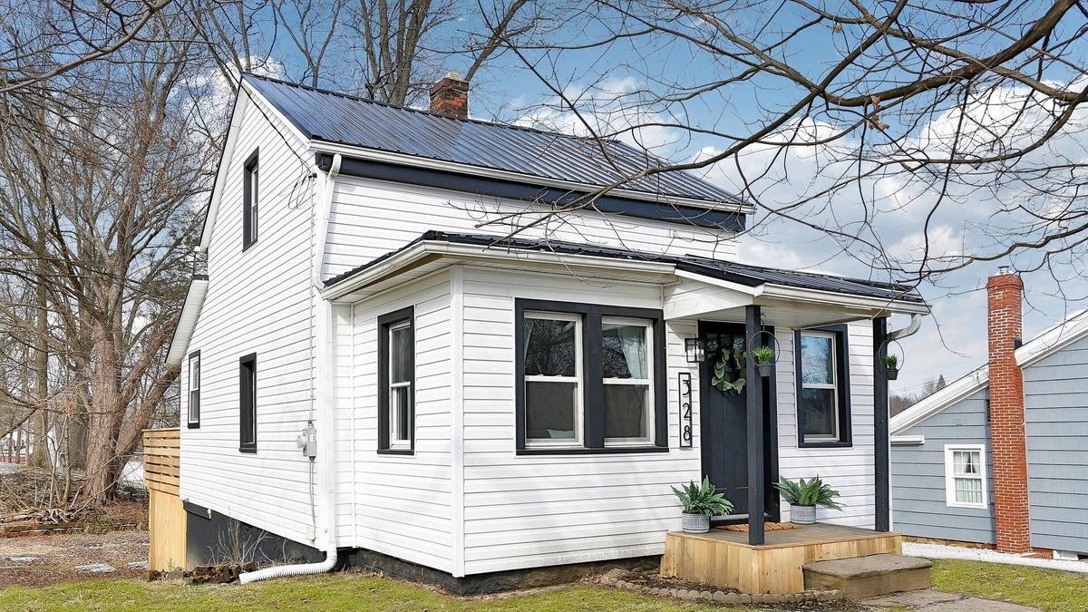 Canal Fulton House | The Towpath Retreat: A Cozy Farmhouse Stay