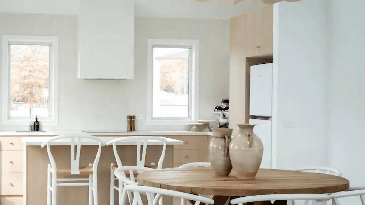 Porepunkah Cottage | The Tradesmans Cottage: Two - Classic alpine cottage with an intricate stonemason frontage.