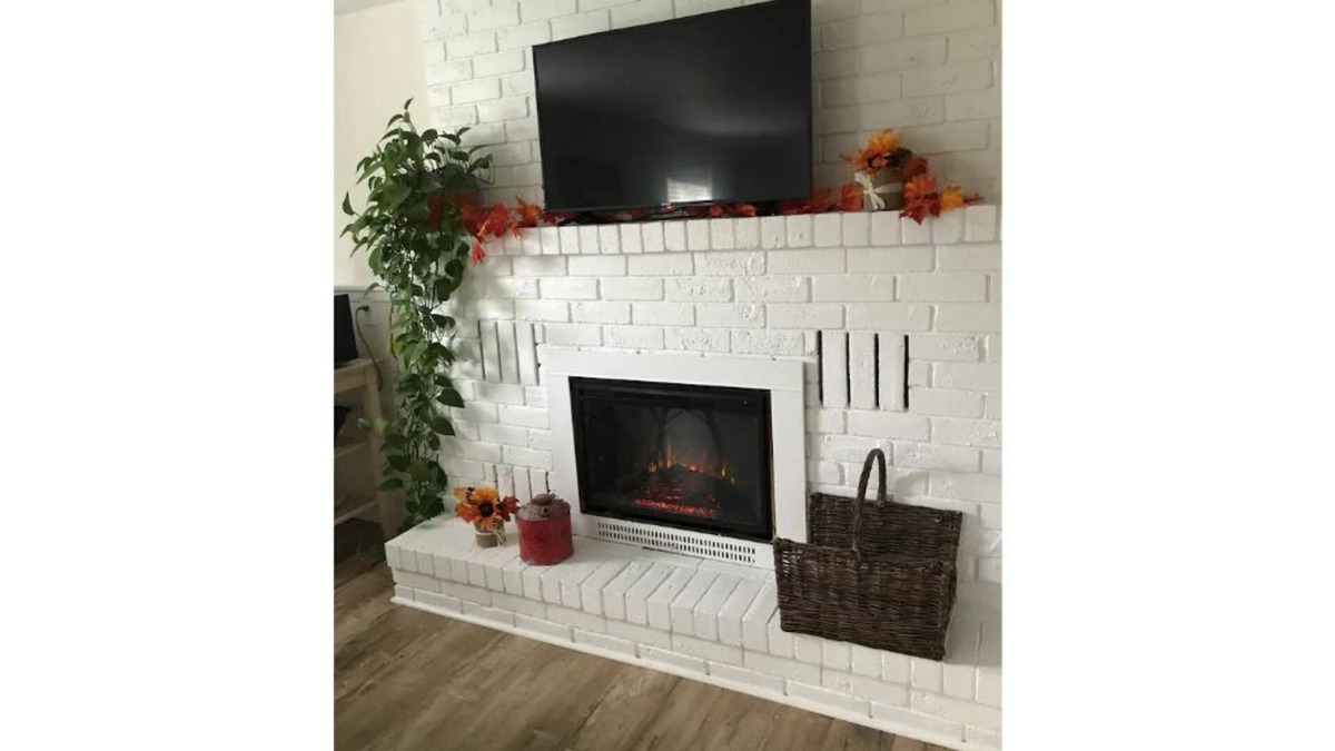 St. Catharines Apartment | The Tranquil sun room