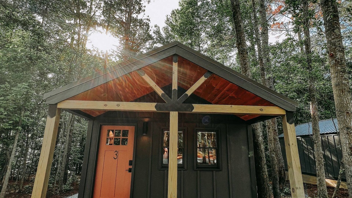 Hartwell RV Rental | The tranquility of the woods is where you'll find Hartwell Cabins and RVs
