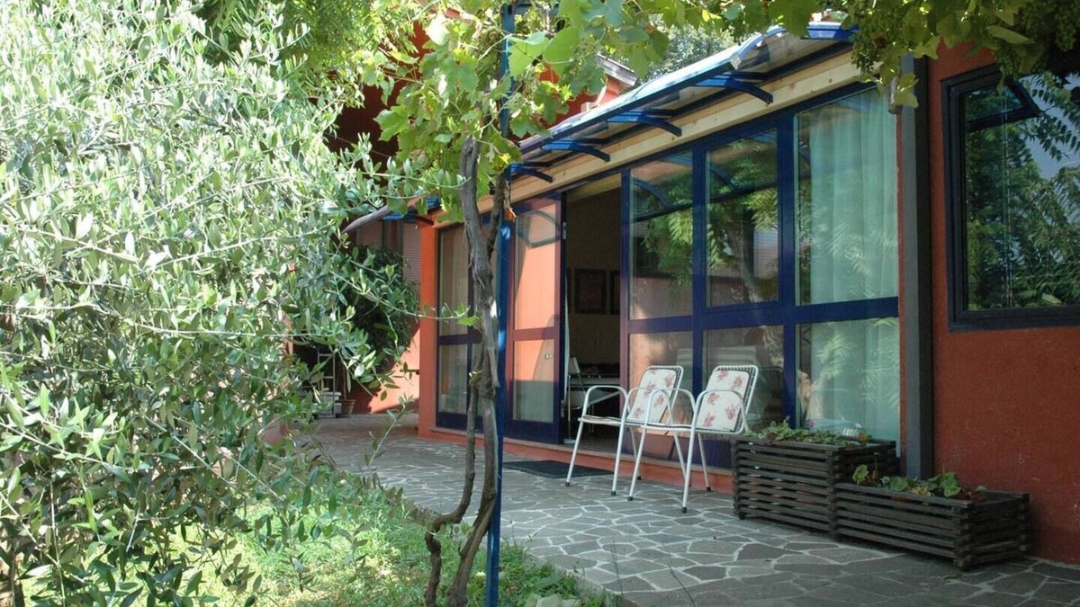 Arcugnano Apartment | The Transparent House: The Walnut Pool CIN: IT024006B4JQ4GJN8B+ IT024006B4U4264US9