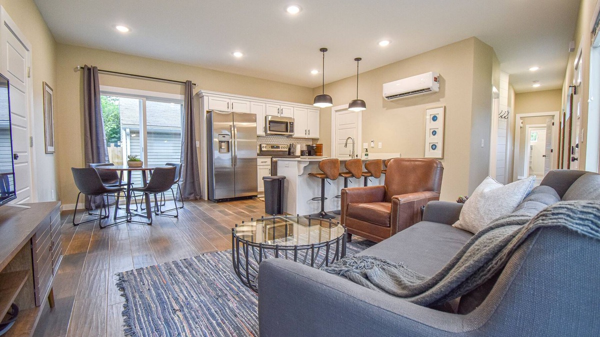 Fayetteville House | The Traveler - 3 mi to DT Fayetteville and UofA