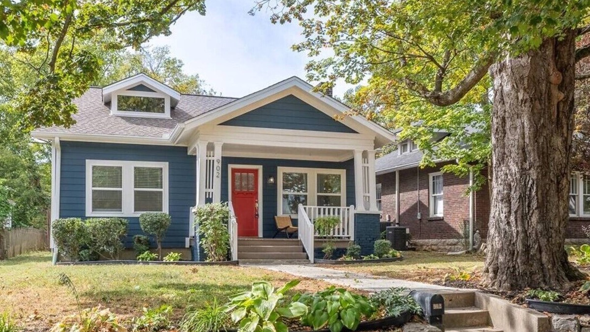 Historic Waverly House | The Traveler - Eclectic Style in Walkable Area