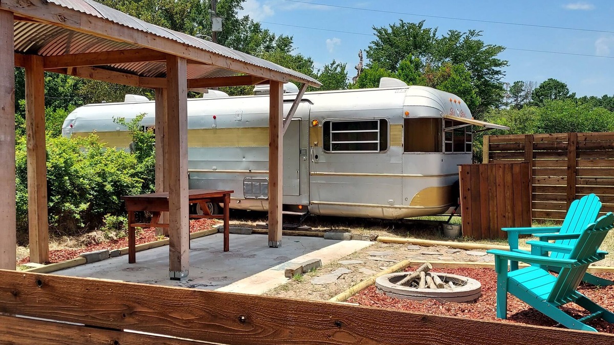Athens House | The "Traveler" luxury glamper near Lake Athens.