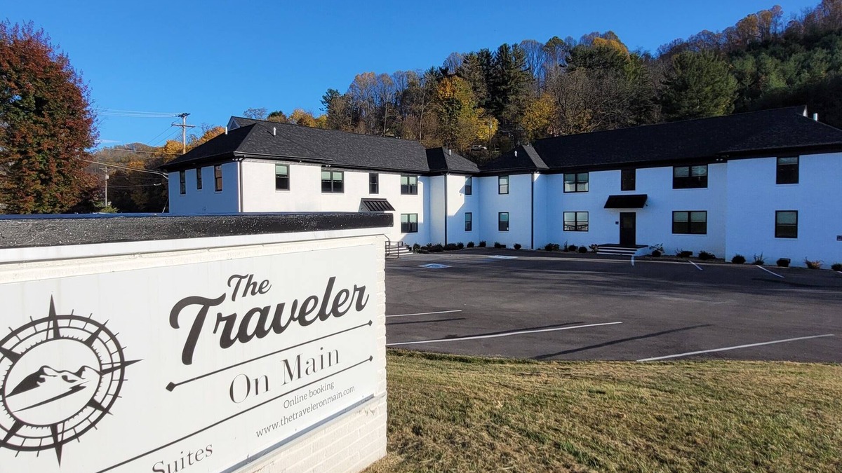 Tazewell Apartment | The Traveler On Main Suite #10
