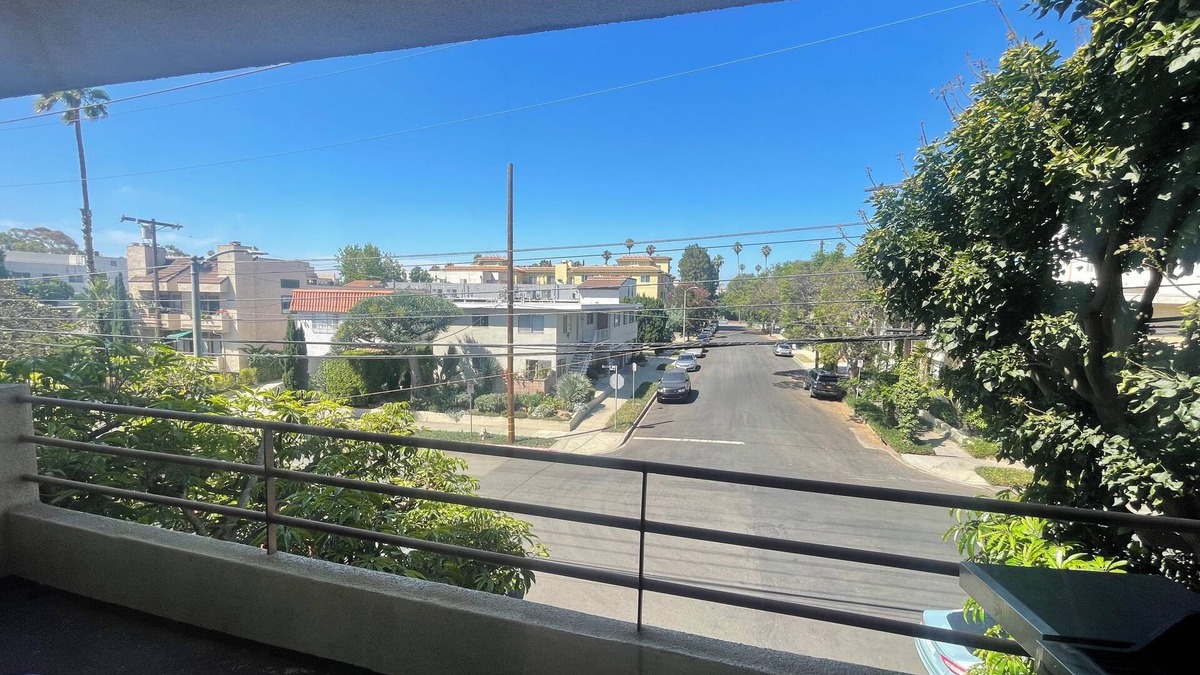 Sawtelle Condo | The Tree House - 2 Bed 2 Bath Light and Breezy with a Balcony West Los Angeles