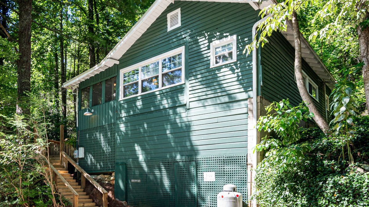 Zirconia Cottage | The Tree House, Vintage Mountain Retreat