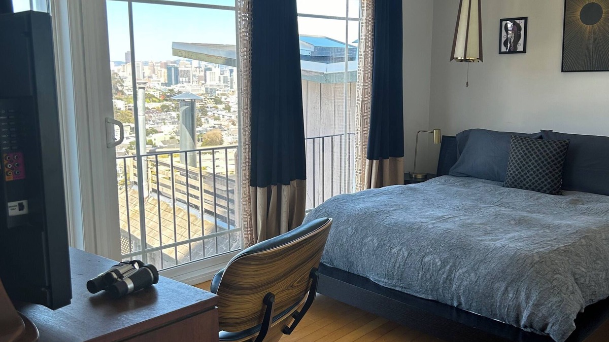Eureka Valley Cottage | The “Treehouse” centrally-located quaint Cottage w/views!