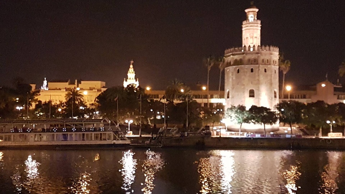 Triana Apartment | THE TRIANA CORRALA