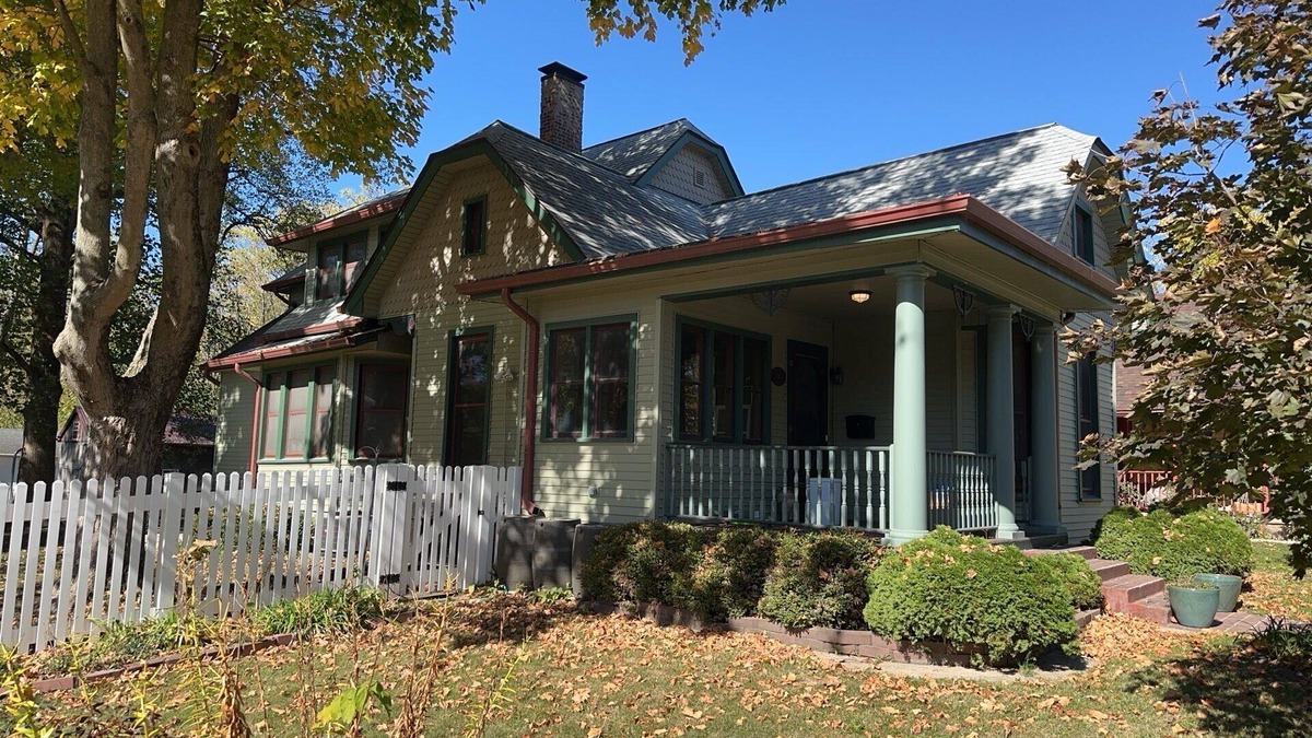 Greencastle House | The Trillium House at DePauw - 4/5 BR 3.5 BA