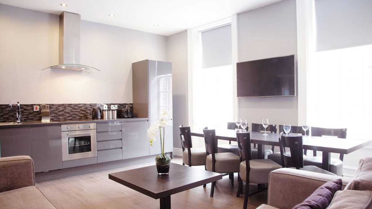 RopeWalks Apartment | The Triplex Georgian Apartment (Sleeps 11)