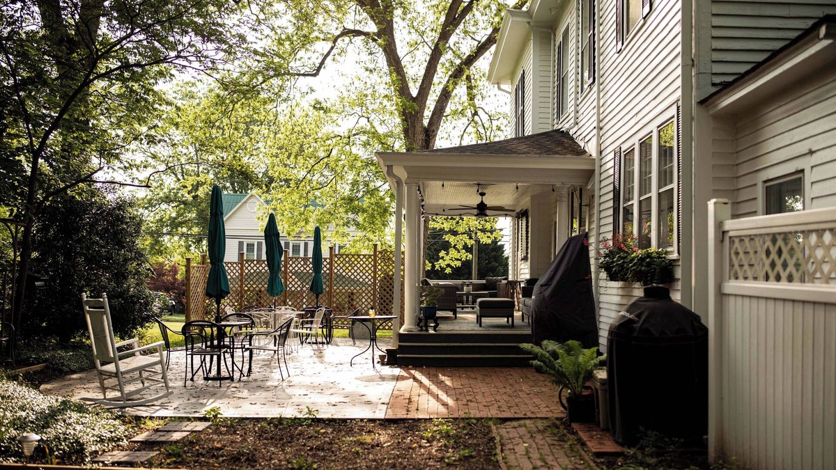 Newton Bed & Breakfast | The Trott House Inn