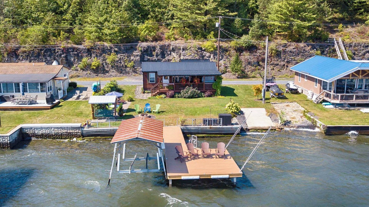 Valois Cottage | The Trottage: Modern 2 Bedroom Seneca Lake Home