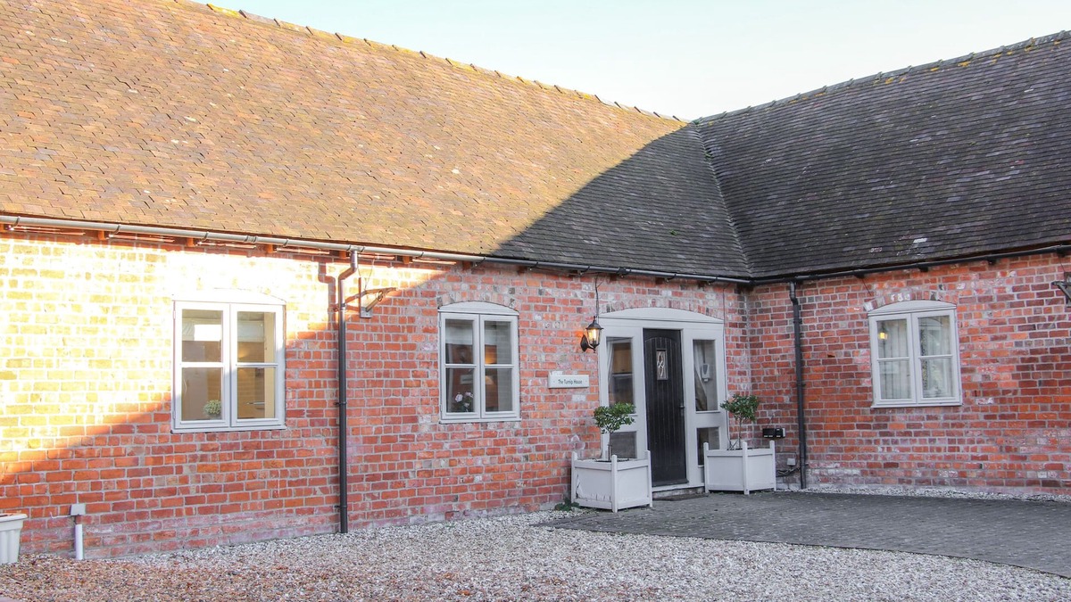 Acton Scott Cottage | THE TURNIP HOUSE, pet friendly, luxury holiday cottage in Westhope