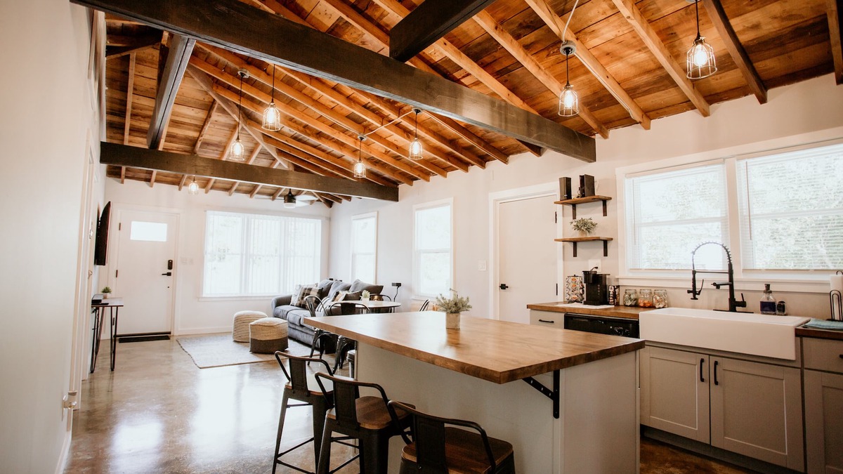 Lexington House | The Turquoise Door in Town of Lexington