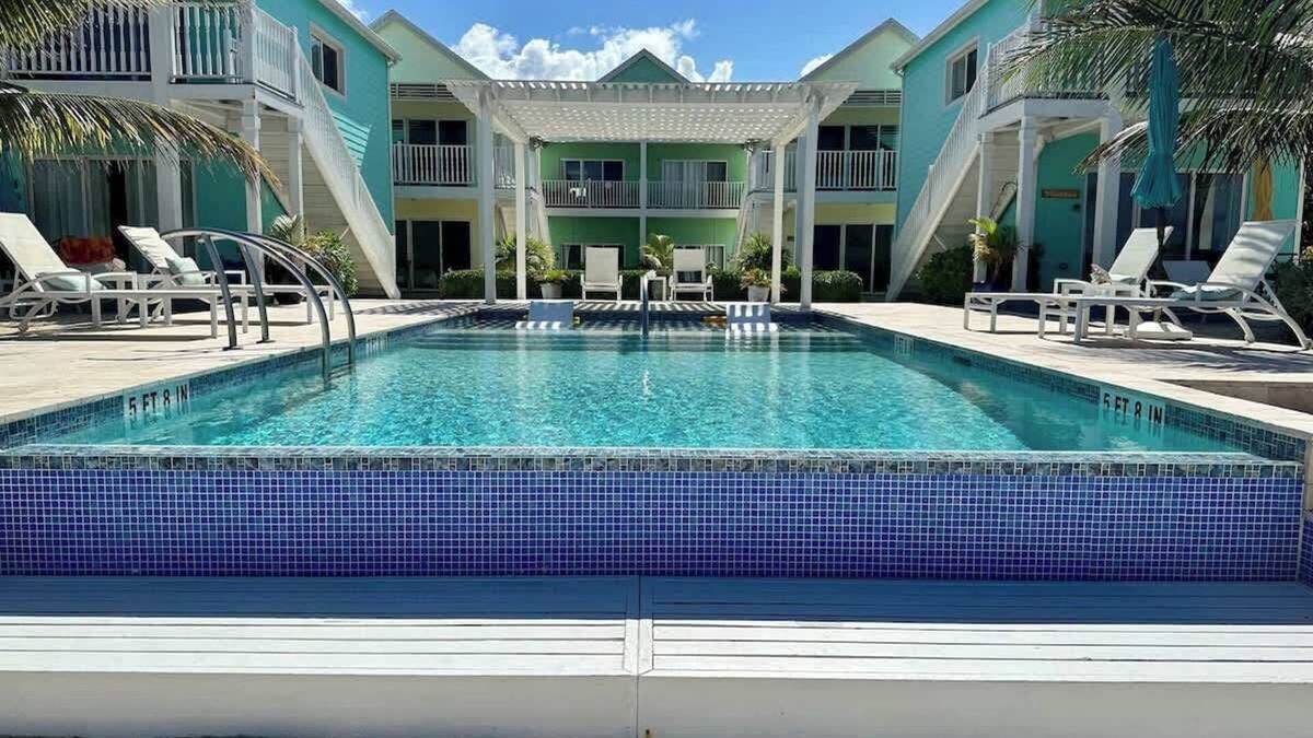 Colliers Bay Condo | The Turtle Nest Oceanfront Studio Cottage in East