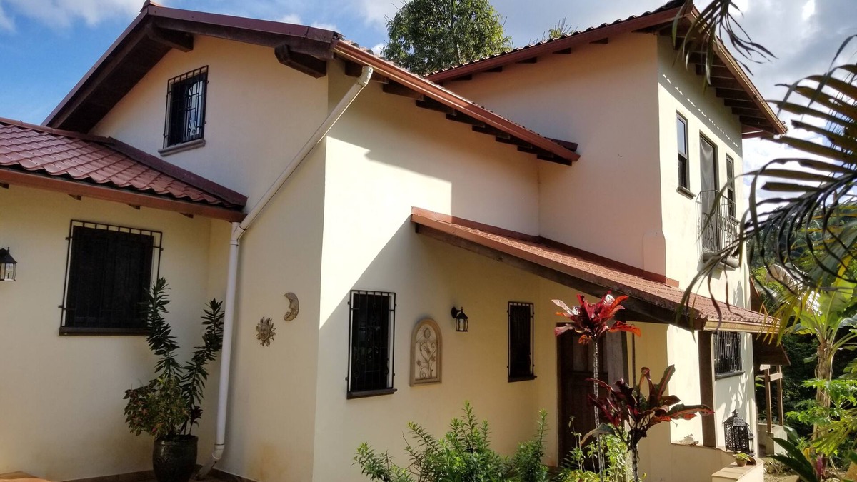 Middlesex Villa | The Tuscan House Villa