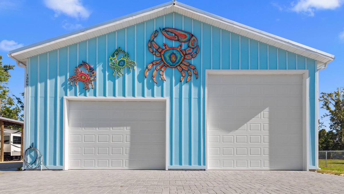 Steinhatchee House | The Twisted Fiddler -brand new home- sleeps 14 with optional boat slips