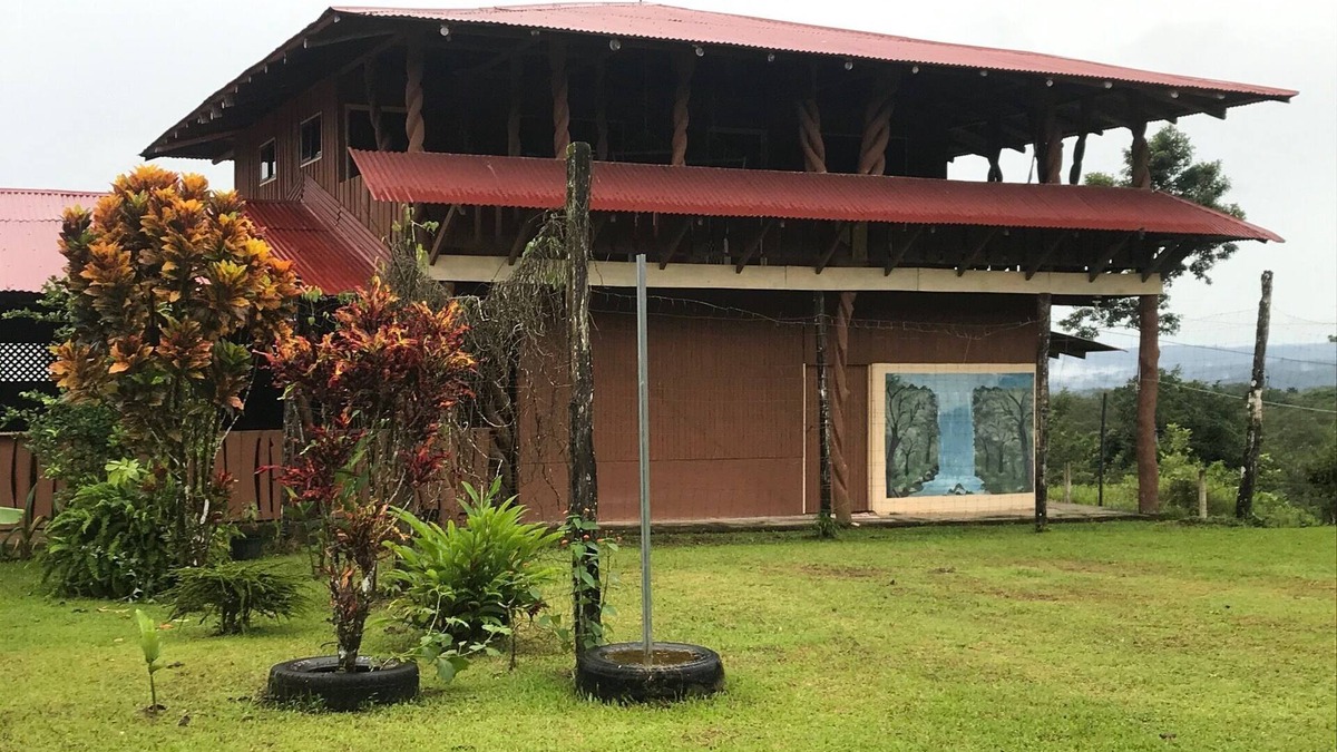 San Rafael de Guatuso House | The twisted wooden house