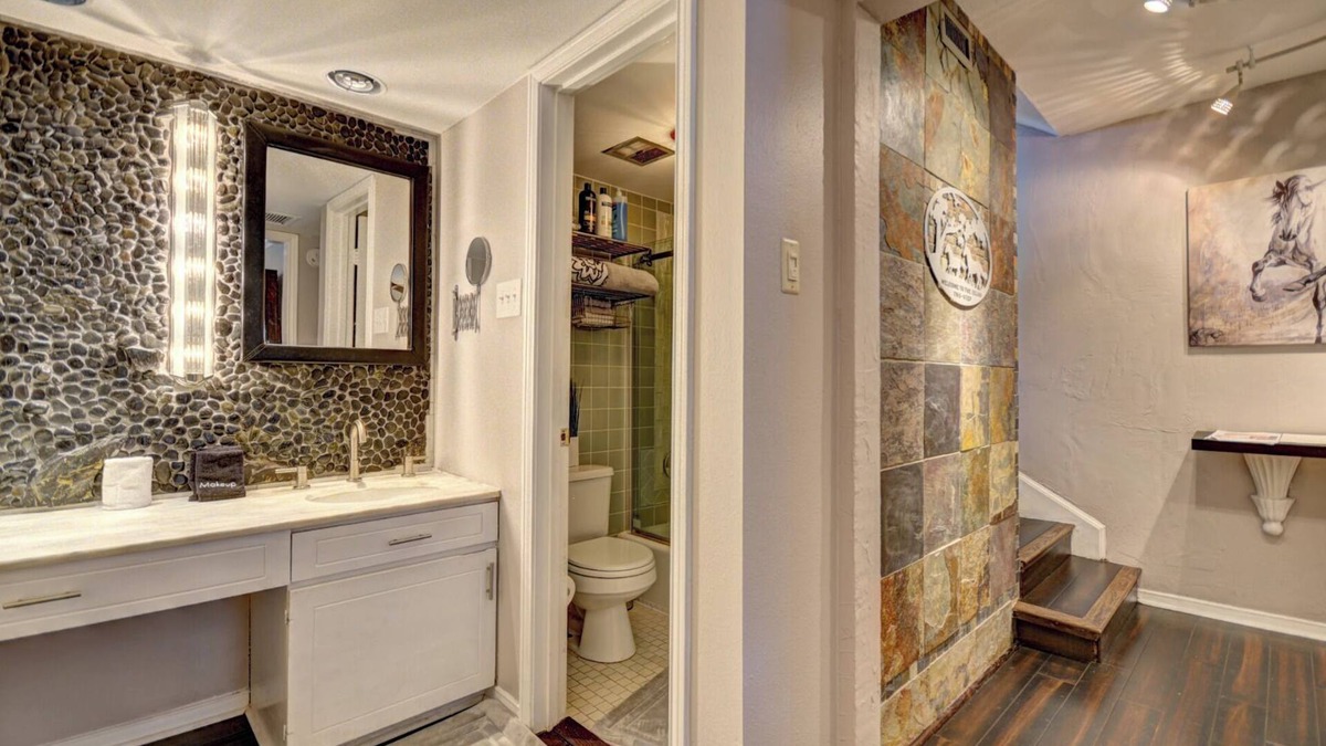 Grand Prairie Apartment | The Two-Step Retreat : Poolside Comfort Near Arlington