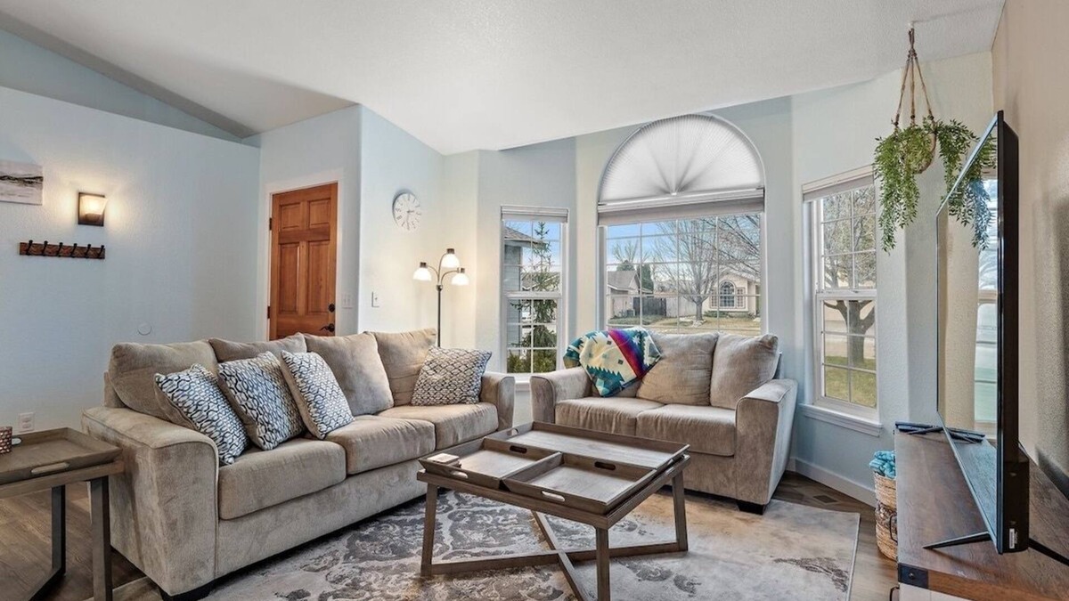 Southeast Boise House | The Ulex by Host Boise - Cozy 3 Bed in SE Boise by Simplot Sports Complex