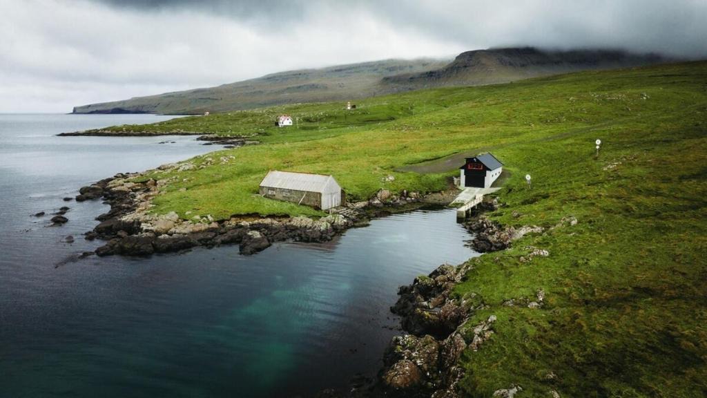 Faroe Islands House | The Ultimate Fjord-side Getaway