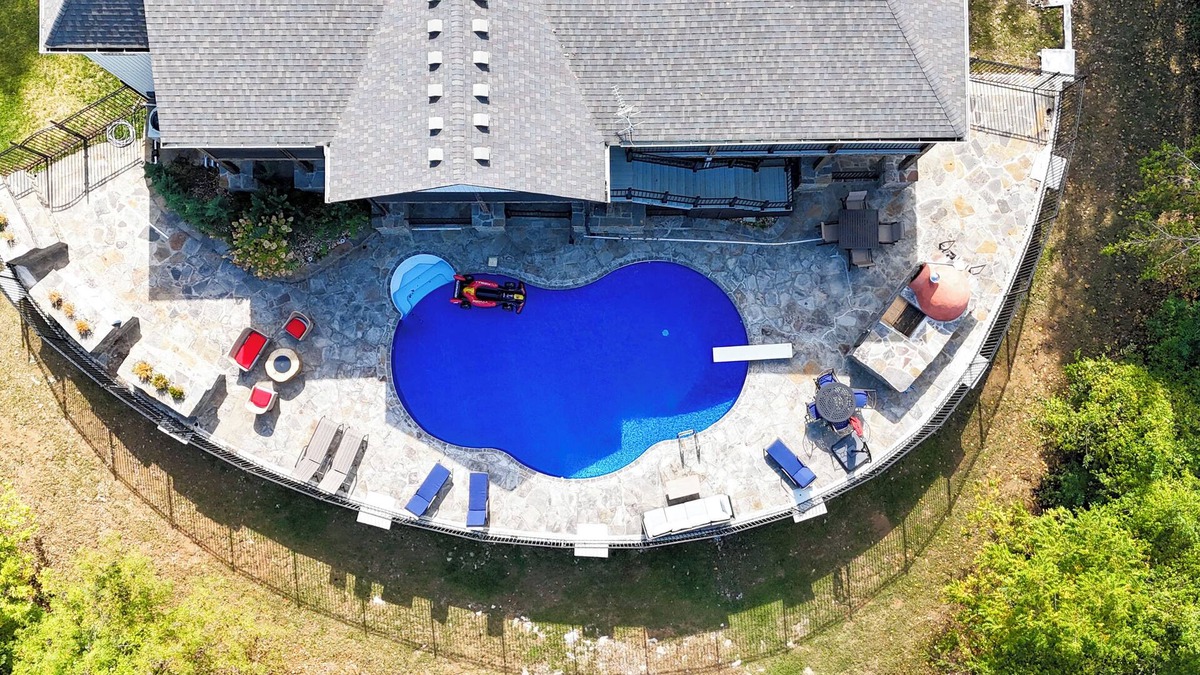 I-435 West KC-KS House | The Ultimate KC BNB-21 Guests-Heated POOL-GoldenTee-Poker-KS Speedway-SportingKC