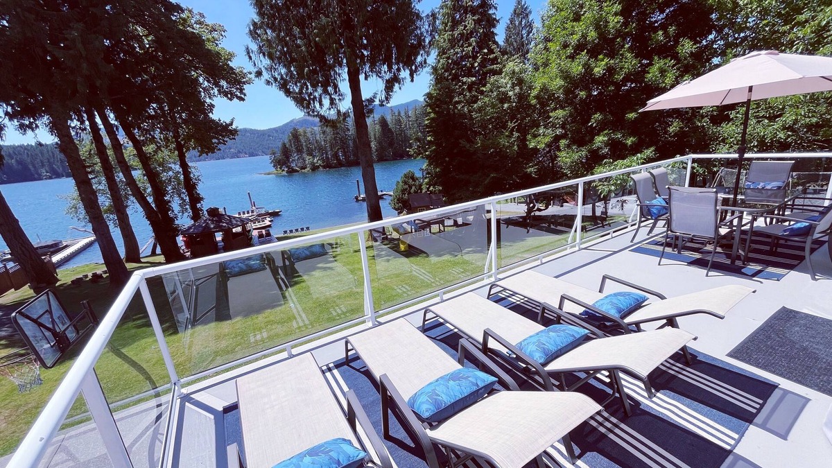 Youbou House | The Ultimate Lakefront Property on Pristine Cowichan Lake!