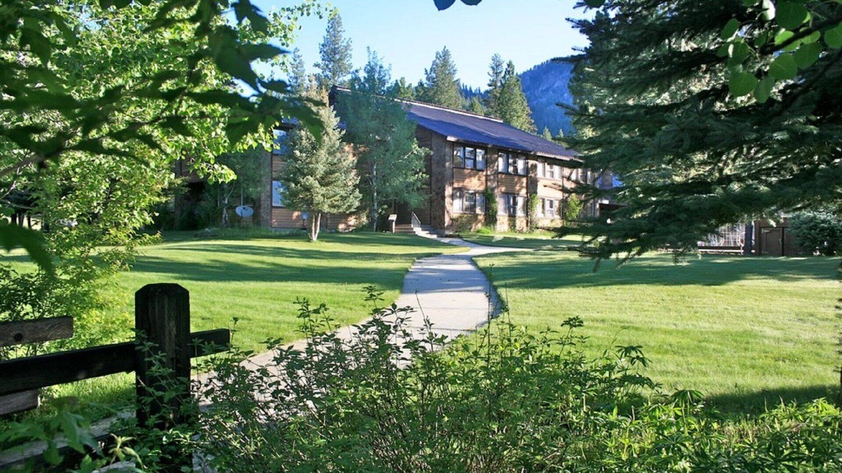 Atlanta House | The Ultimate Lodge for retreats, family reunions or Destination Weddings
