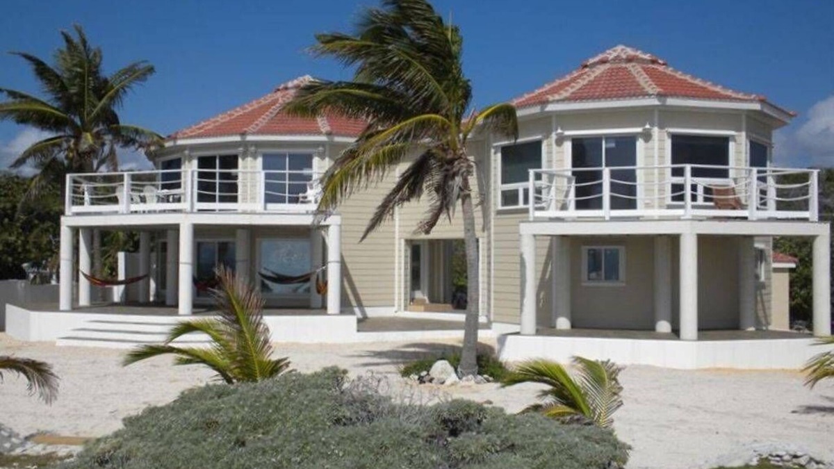 West End House | THE ULTIMATE LUXURY BOTANICAL FAMILY ESTATE VERY LARGE 3,480 SQFT ON THE BEACH!