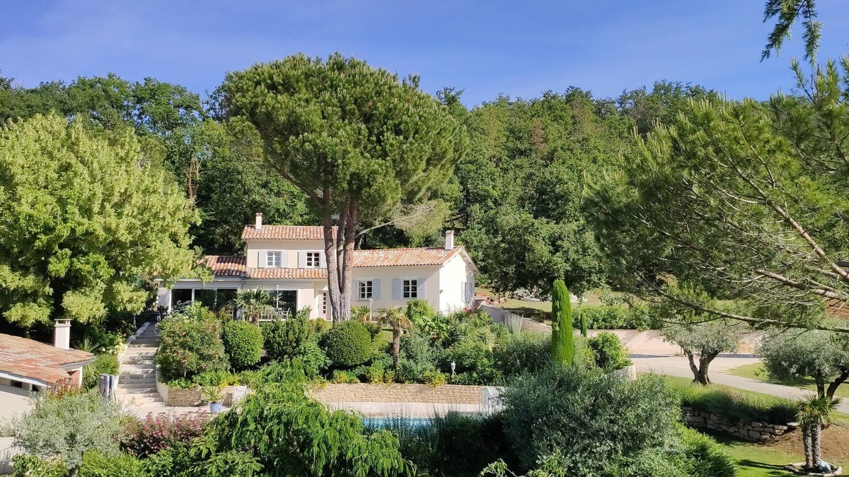 Mours-Saint-Eusebe Villa | The unique Villa Moursoise
