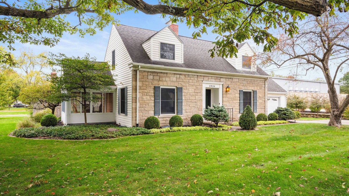 Muncie House | The University House King Beds+Fast WIFI+W/D