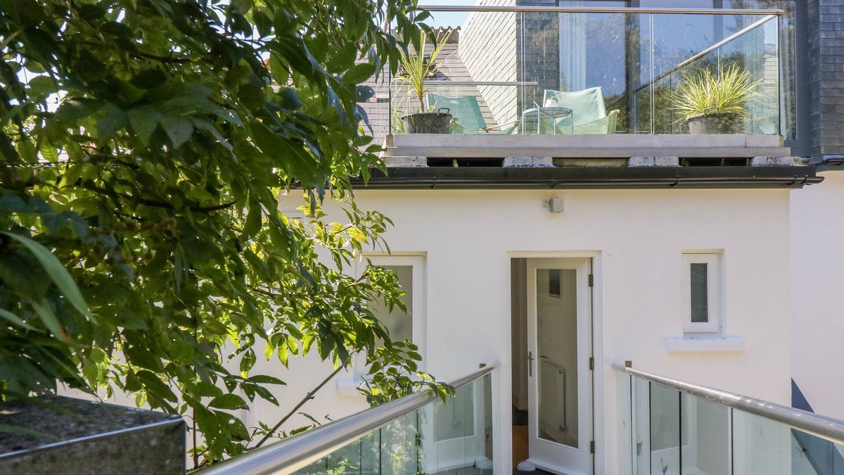 Saint Martin Cottage | THE UPPER DECK, family friendly, luxury holiday cottage in Porthcurno