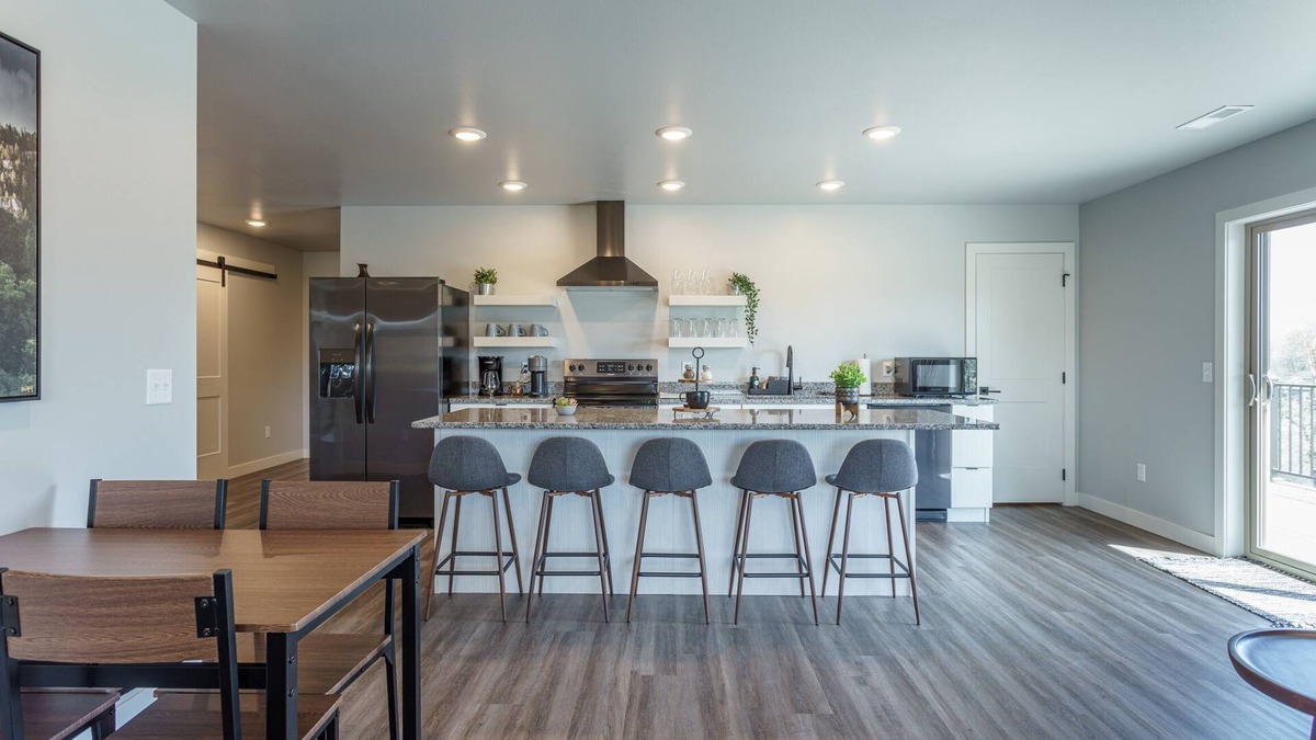 Spearfish House | The Upper Hillsview Loft, Brand New Upper Hilsview Loft