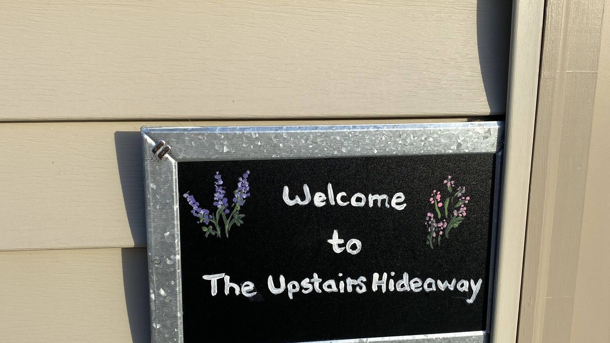 Mount Ida Apartment | The Upstairs Hideaway